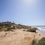 Magali Villa *