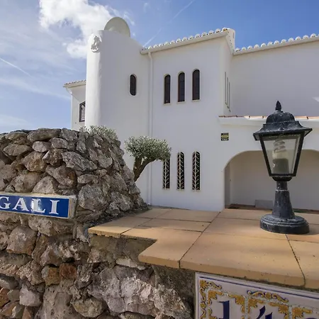 Magali Villa *