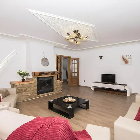 Magali Villa Patroves